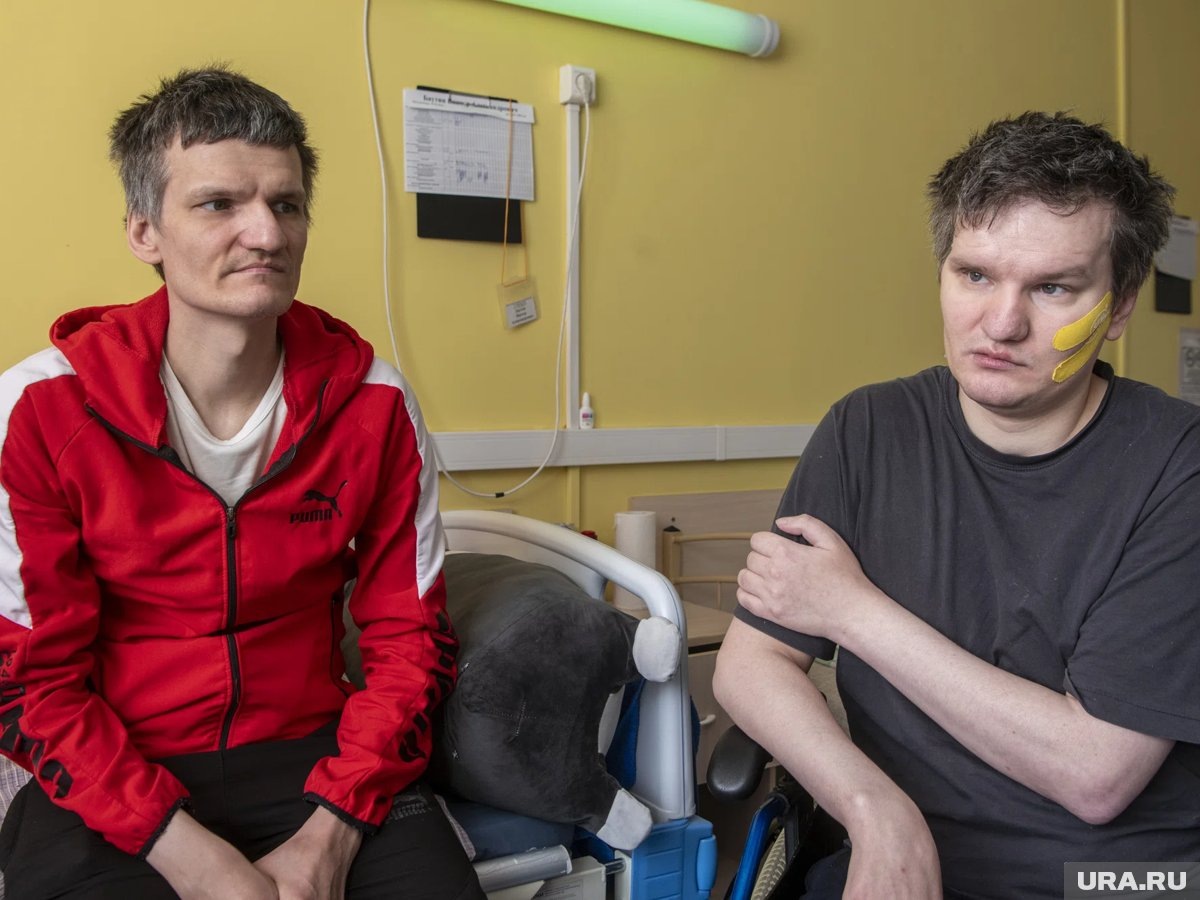    Братья воспитывались в детском доме