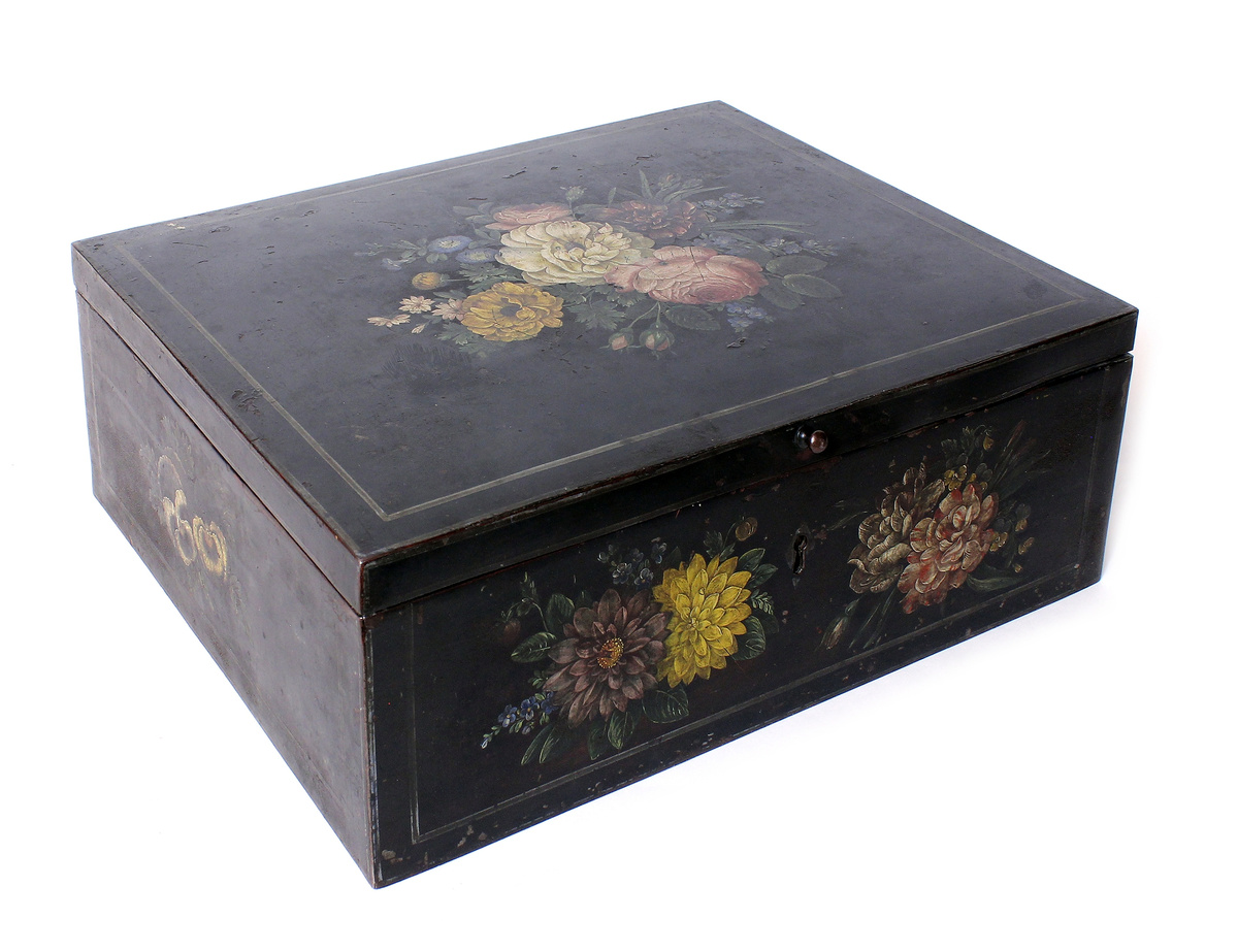 Шкатулка И.Ф. Худоярова, 1-ая пол. XIX в. Металл, масло, лак.