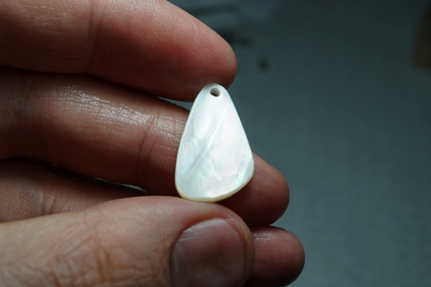 Грубые операции завершены, осталось убрать мелкие неровности и отполировать.