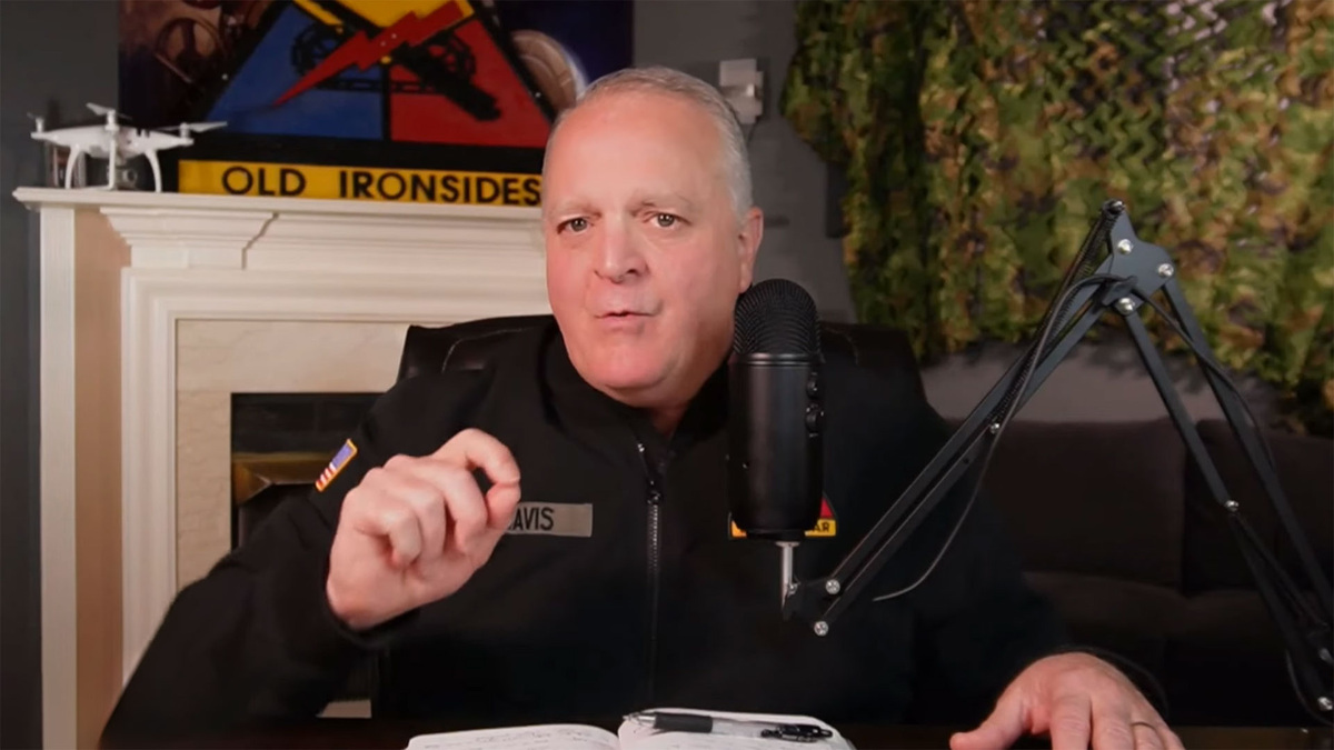    Дэниел Дэвис