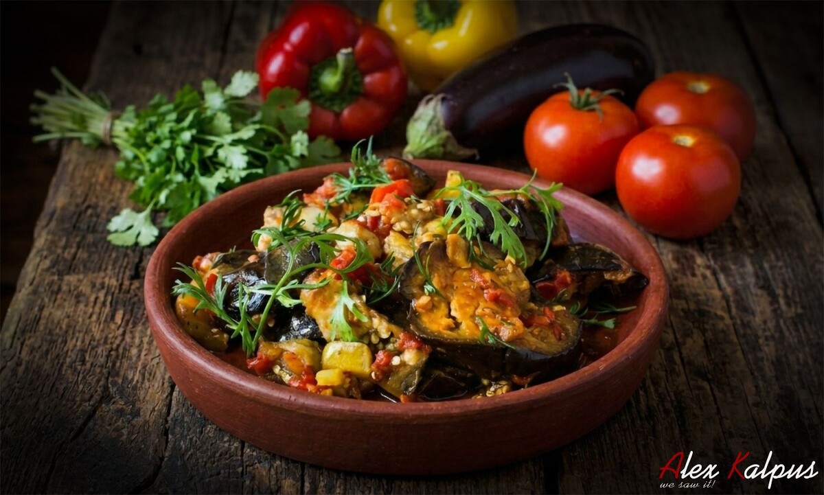 Томленые баклажаны с перцем по-грузински