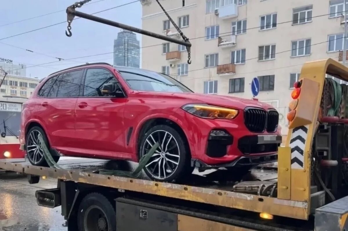    У екатеринбуржца забрали дорогую иномарку за долг в 10 миллионов