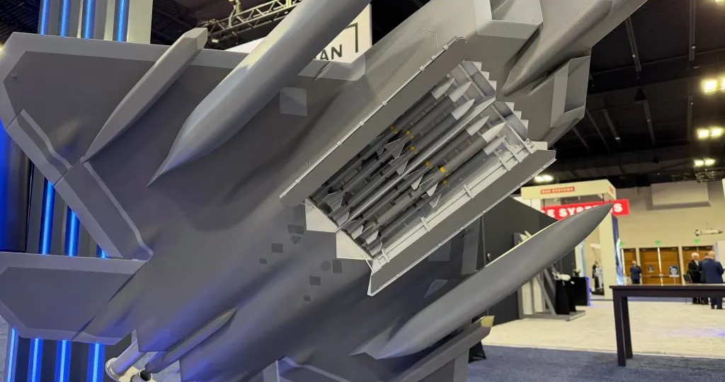 «Raptor 2.0»: как легендарный F-22 решили омолодить с помощью баков и коробочек по бокам