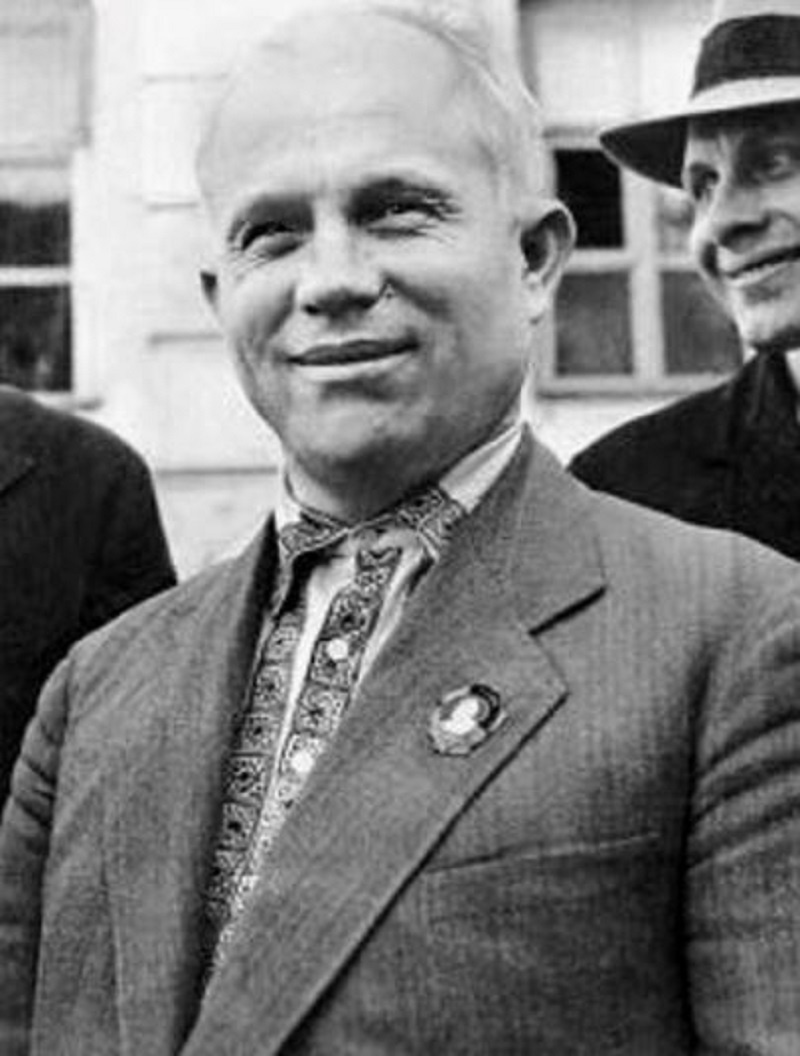 Начало пути: из шахтёров — в партийную элиту.