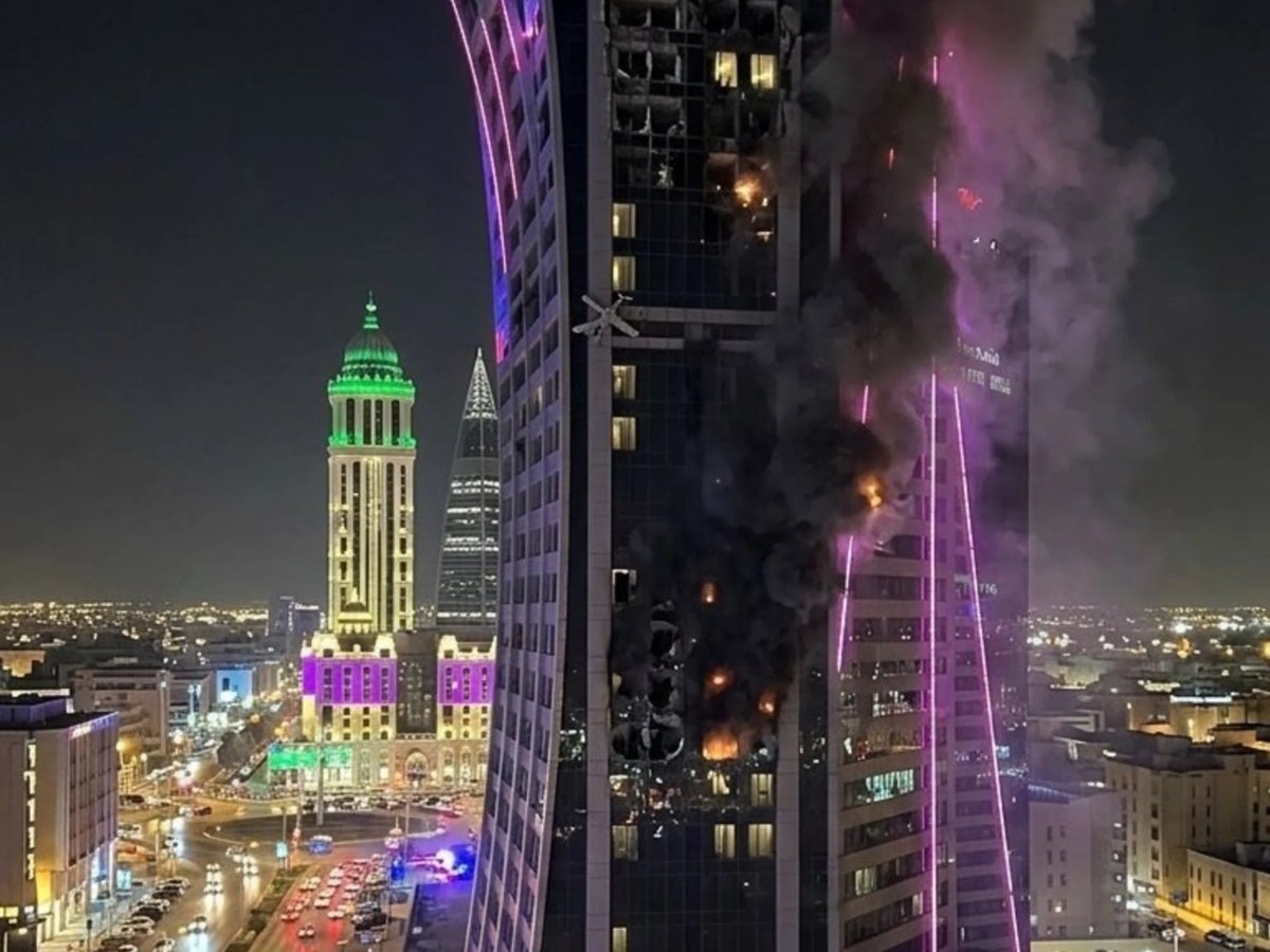    В Саудовской Аравии горит отель после прилета иранской ракеты