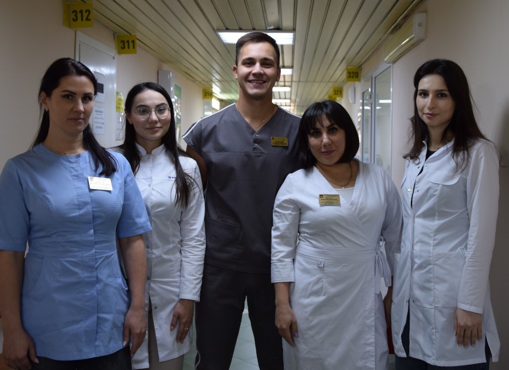 Наставники Юлия Маслова и Марина Салтанова с молодыми специалистами – участковыми терапевтами в 2024 году