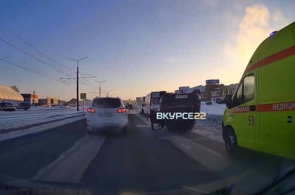    ДТП на Попова. Источник: t.me/vkurse22