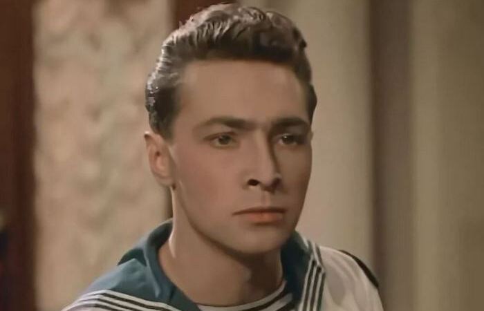    Молодой Вячеслав Тихонов, только начинавший свой путь в кинематографе.