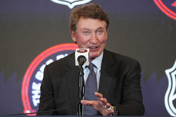 Mark Schiefelbein/AP   📷