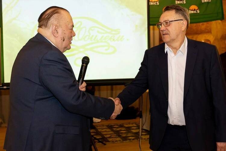    Станислав Ерёмин отпраздновал 75 лет в Казани (на фото — с Евгением Богачёвым).   
Фото: Фото предоставлено Станиславов Ерёминым