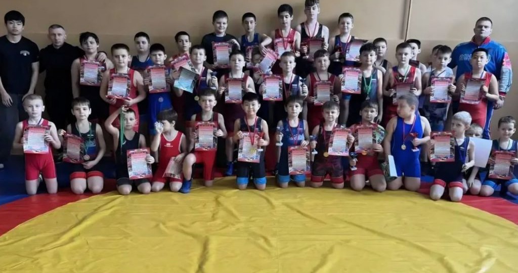 Батайские юные борцы завоевали 35 медалей