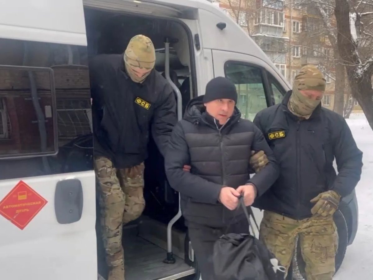     ФСБ задержала главу фирмы «Монтажник» Дениса Кривцова по делу о хищениях стройки нацпроекта «Жилье и городская среда» в Челябинске