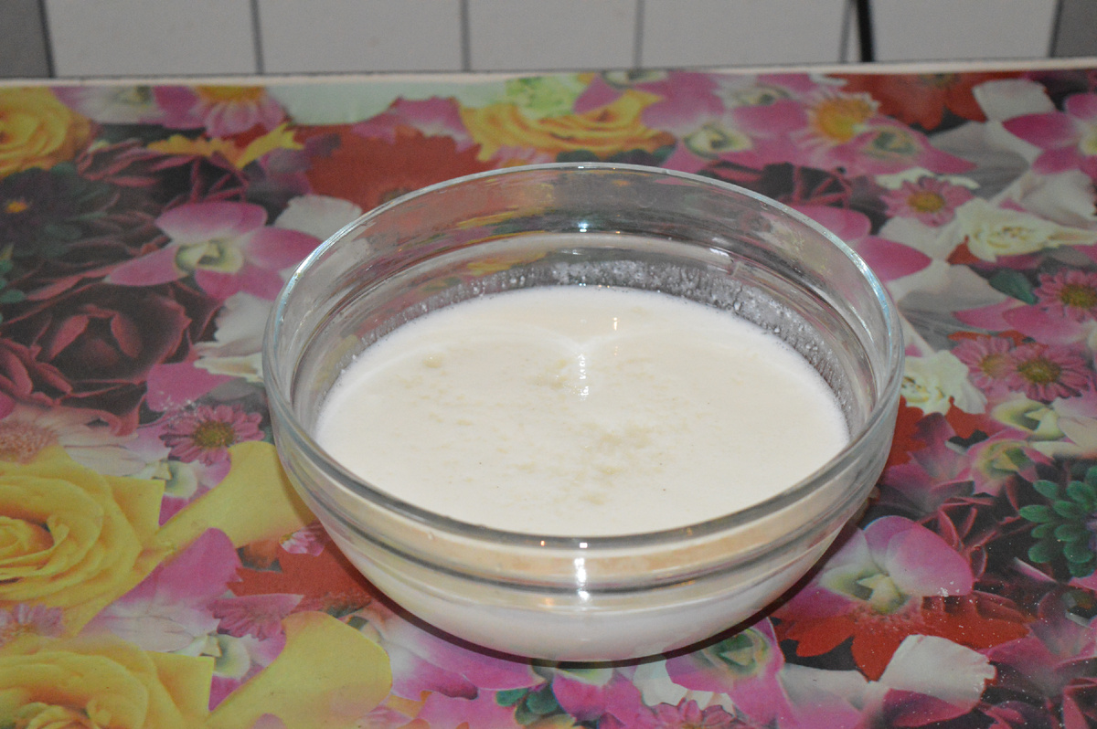 Пицца с сыром и сосисками. Шаг 2.