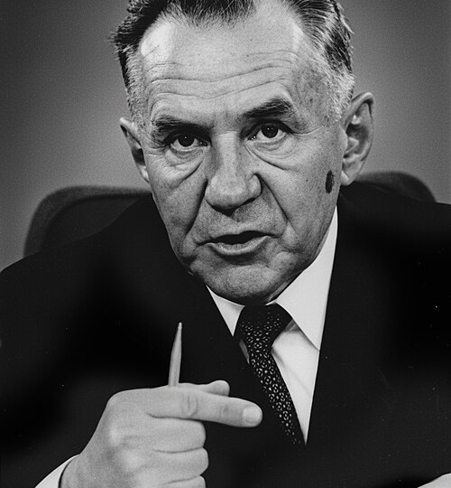 Косыгин: в 1965 году он дал заводам прибыль и премии, а в 1970-х его обвиняли в «личном обогащении»