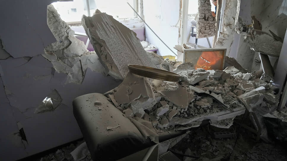 Поврежденная в результате удара по Тегерану палата в больнице Ганди.📷Фото: Vahid Salemi / AP