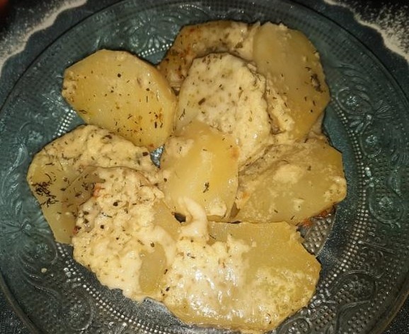 Если есть любимые специи, не забудьте их добавить - я чаще всего ограничиваюсь черным перцем и солью, но могу сыпануть приправу, что говорится, по настроению.