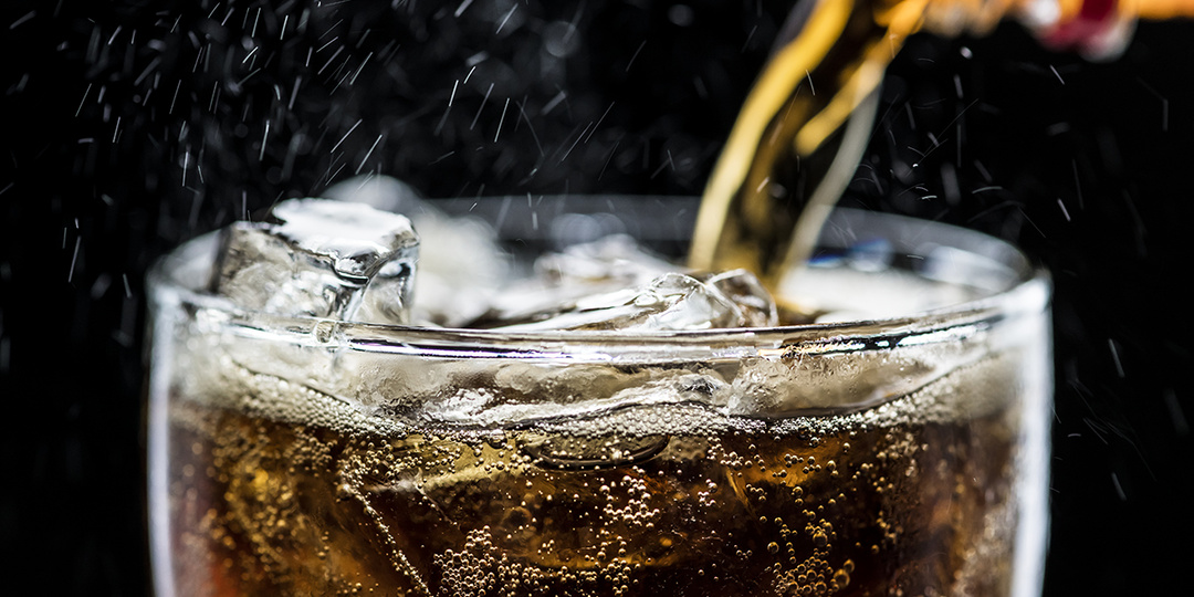 Газировка и минеральная вода: когда эти напитки могут спровоцировать камни в почках