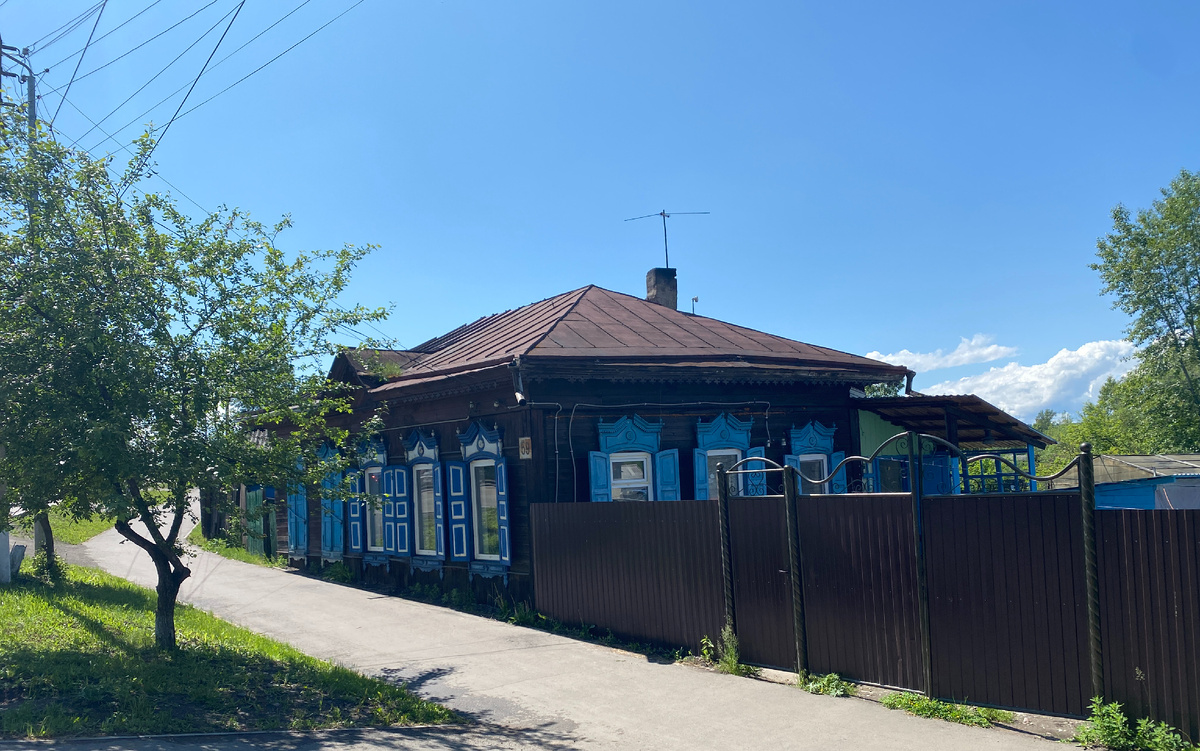 Общий вид с северо-восточной стороны по ул. Ленина, фотография выполнена автором 