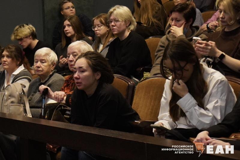    ЕАН / Зрители на предпоказе последнего спектакля Николая Коляды