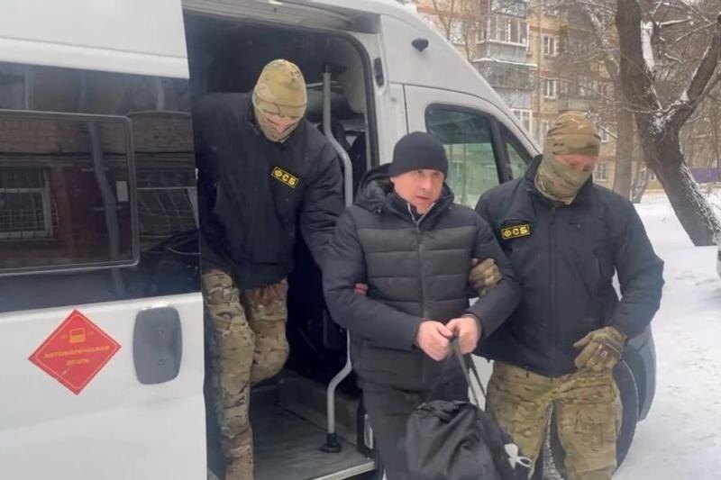    Источник. Задержанный