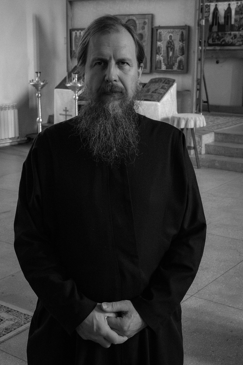 Настоятель храма — священник о.Игорь Карванен