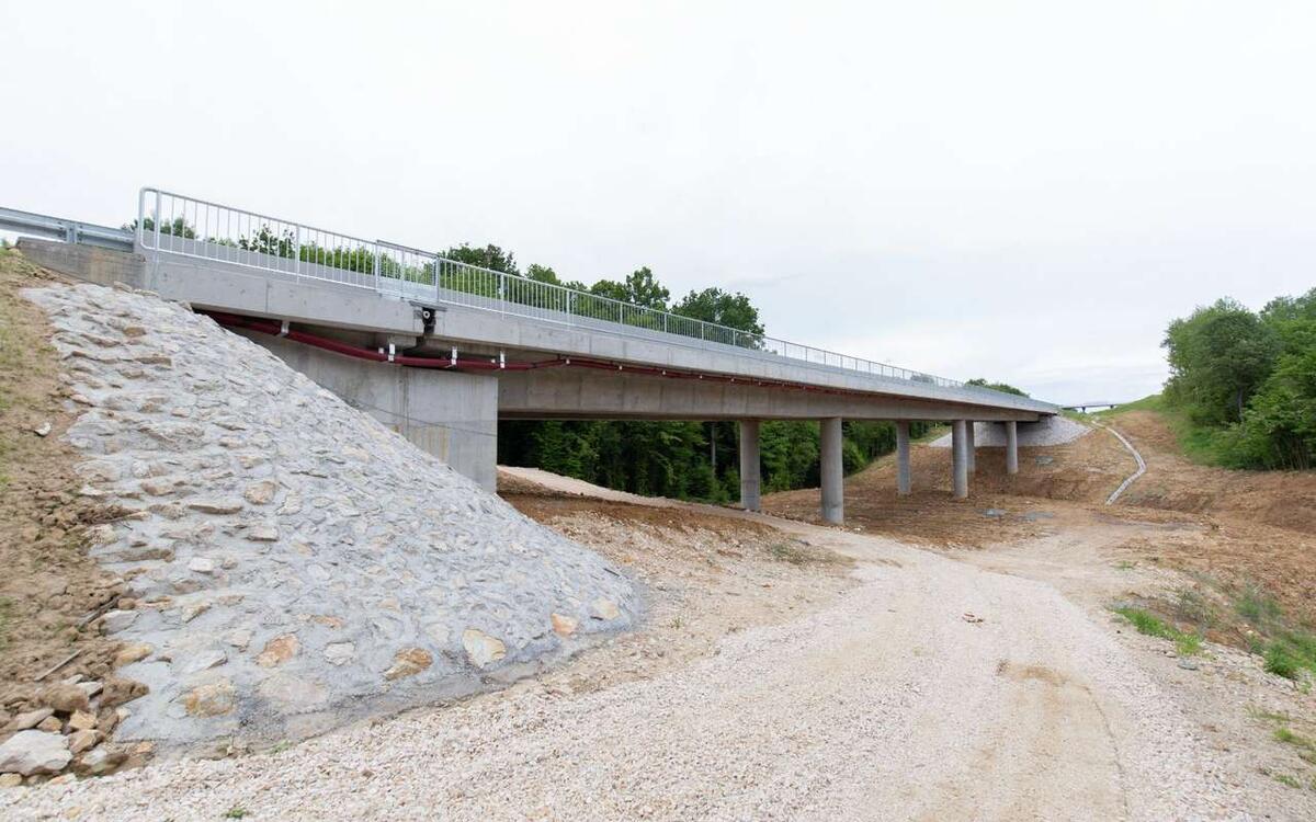    «СМУ-90» рассчитывает досрочно завершить ремонт моста через Ведугу Фото – ru.freepik.com