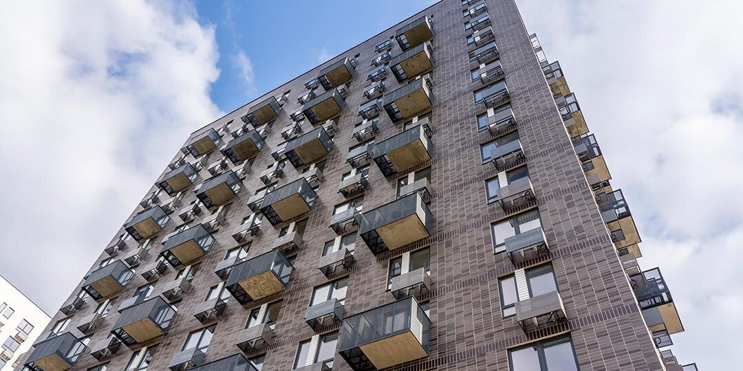 Жилье в новостройках Москвы в феврале подешевело на 7%