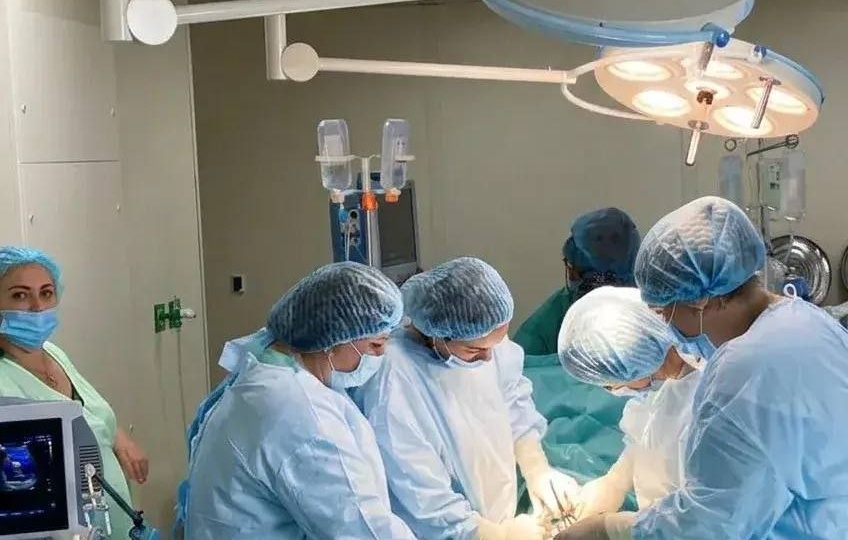 Врачи Приморья приняли роды у женщины с гигантской пятикилограмовой опухолью яичника