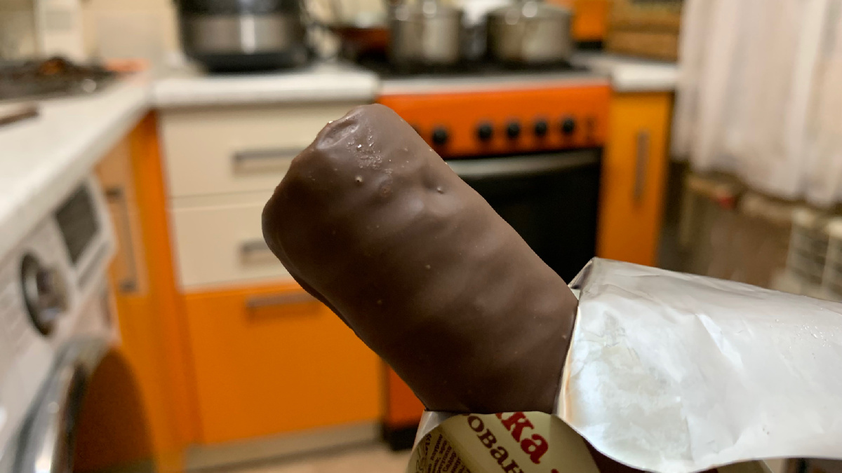 Старалась подобрать нужный ракурс, чтобы объект максимально сочно смотрелся в кадре. Фон тоже выбирала поинтереснее.