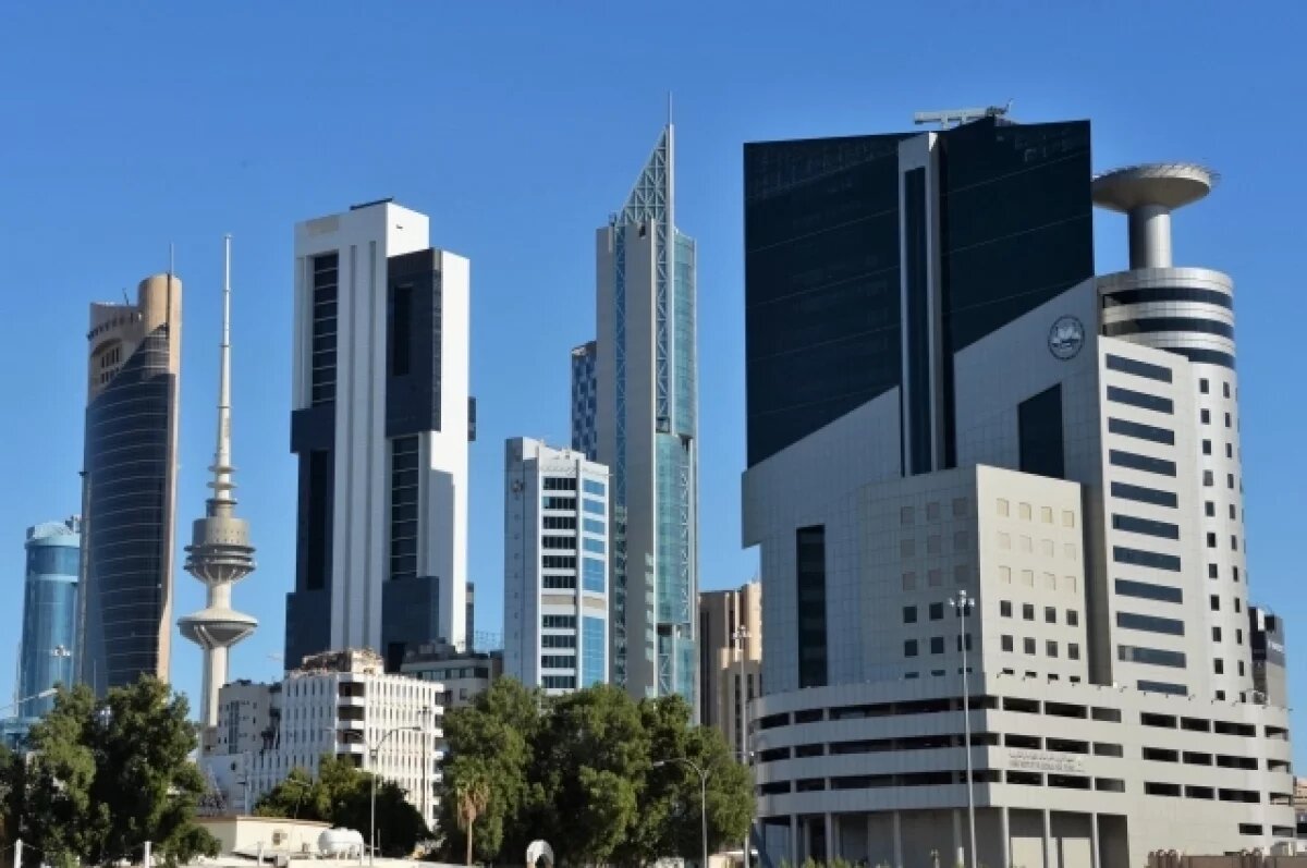    Над зданием посольства США в Кувейте поднимается дым