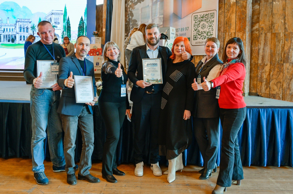 Награждение экскурсоводов // Фото: Гала Амарандо