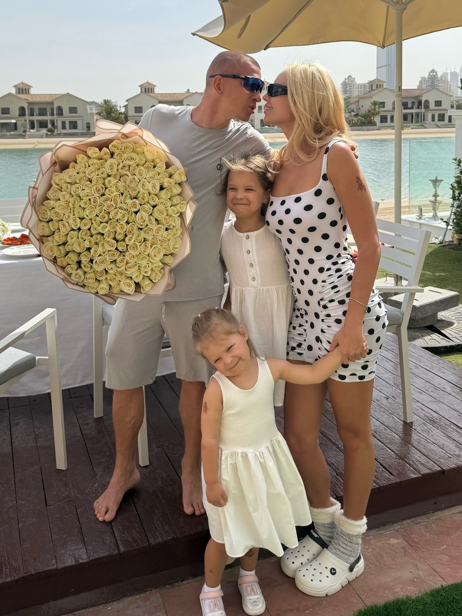 Ханна с семьёй в Дубае. Фотография из открытого источника: Яндекс.Картинки