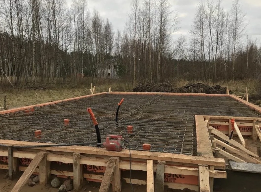 Фундамен с подведенными коммуникациями и закладными готовы в конце мая.