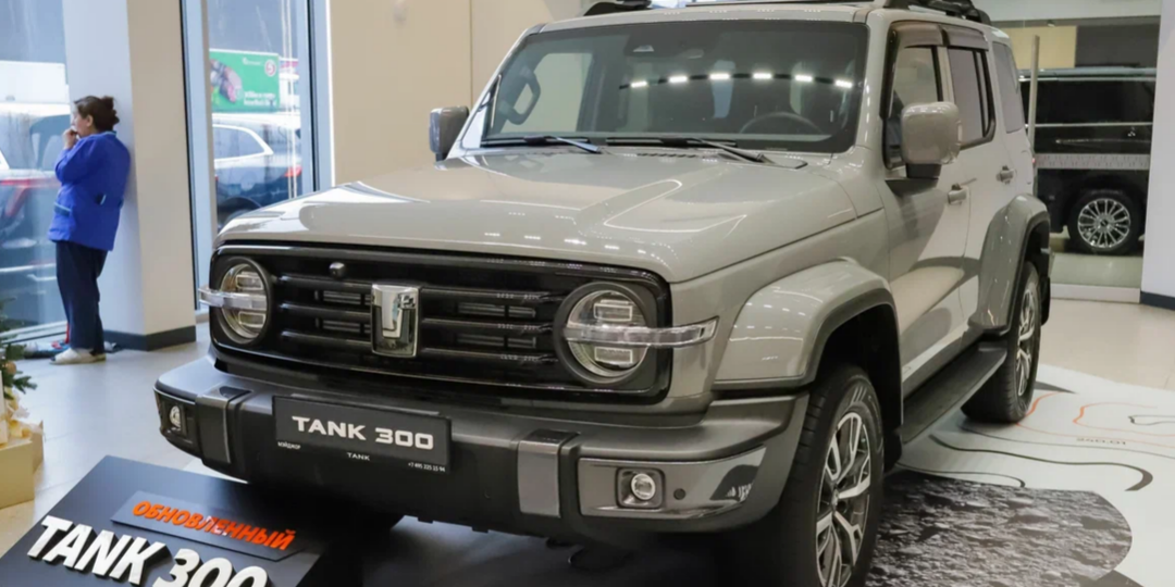 Заехал к дилеру Tank. За сколько продают внедорожники Tank 300? Какие скидки есть?