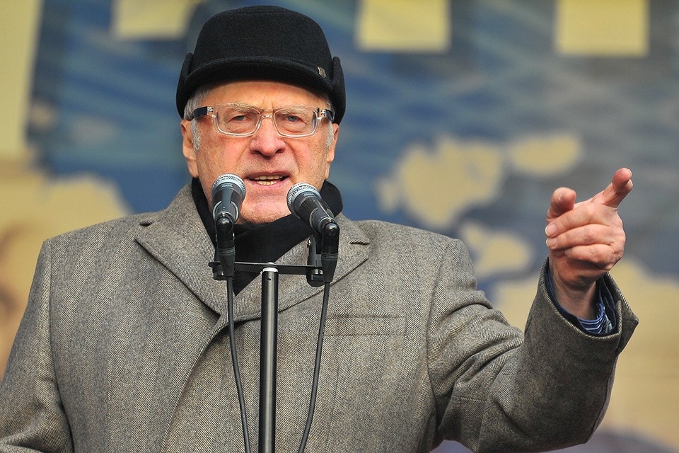    Жириновский в 2013 году: "В случае удара по Ирану цены на нефть взлетают - 200 долларов за баррель, китайская экономика не выдержит!" Евгения ГУСЕВА