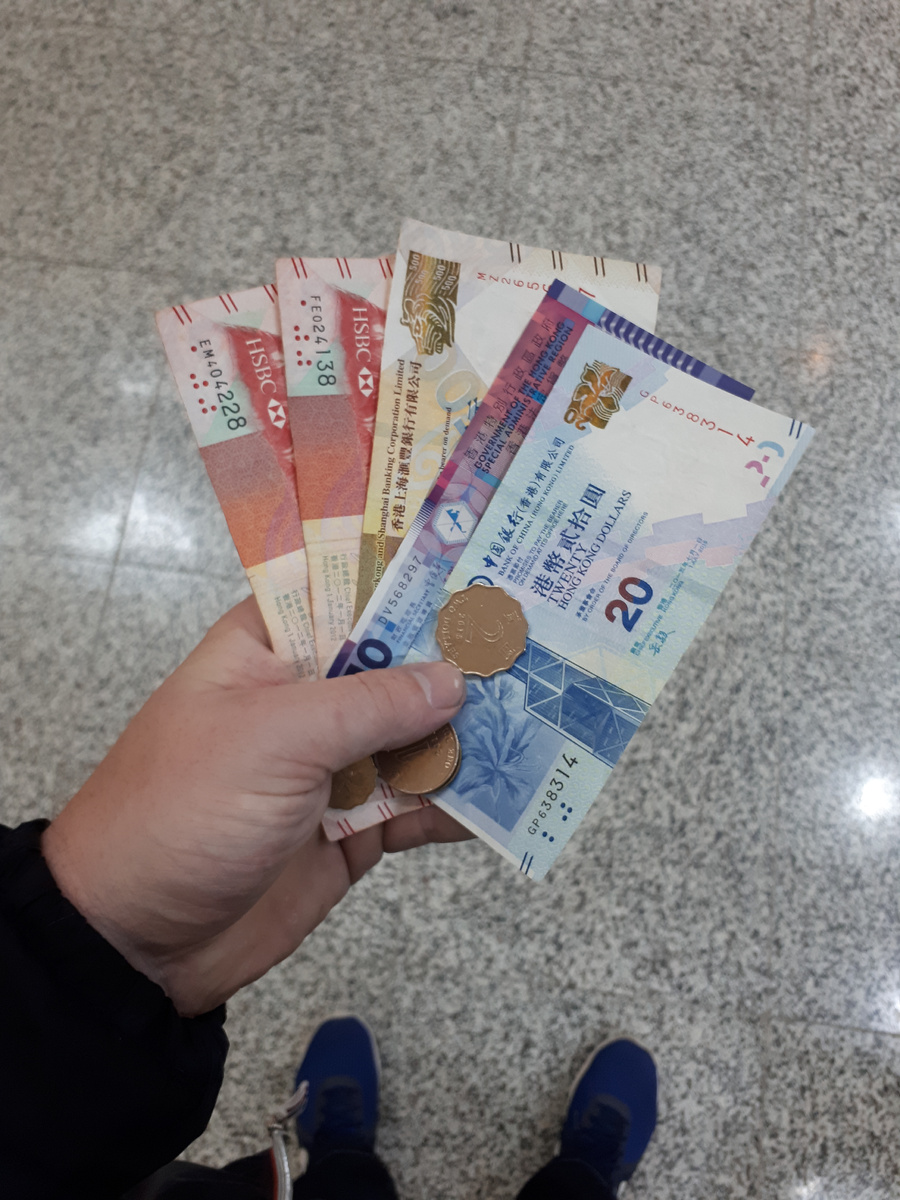 Вот так выглядят местные "тугрики". Про них ещё будет повод упомянуть отдельно