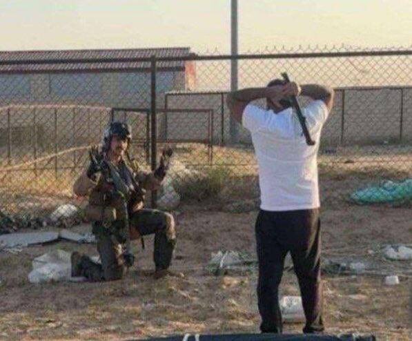 Пилот сбитого над кувейтом американского истребителя был задержан. Есть кадры с ним в багажнике крузака!