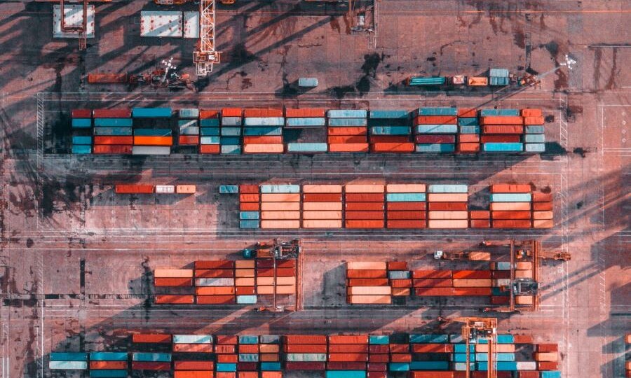 Процедура оформления коммерческих грузов на таможне: документы, контроль и правила