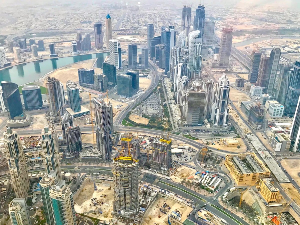    Дубайские власти требуют от отелей продлять проживание туристам