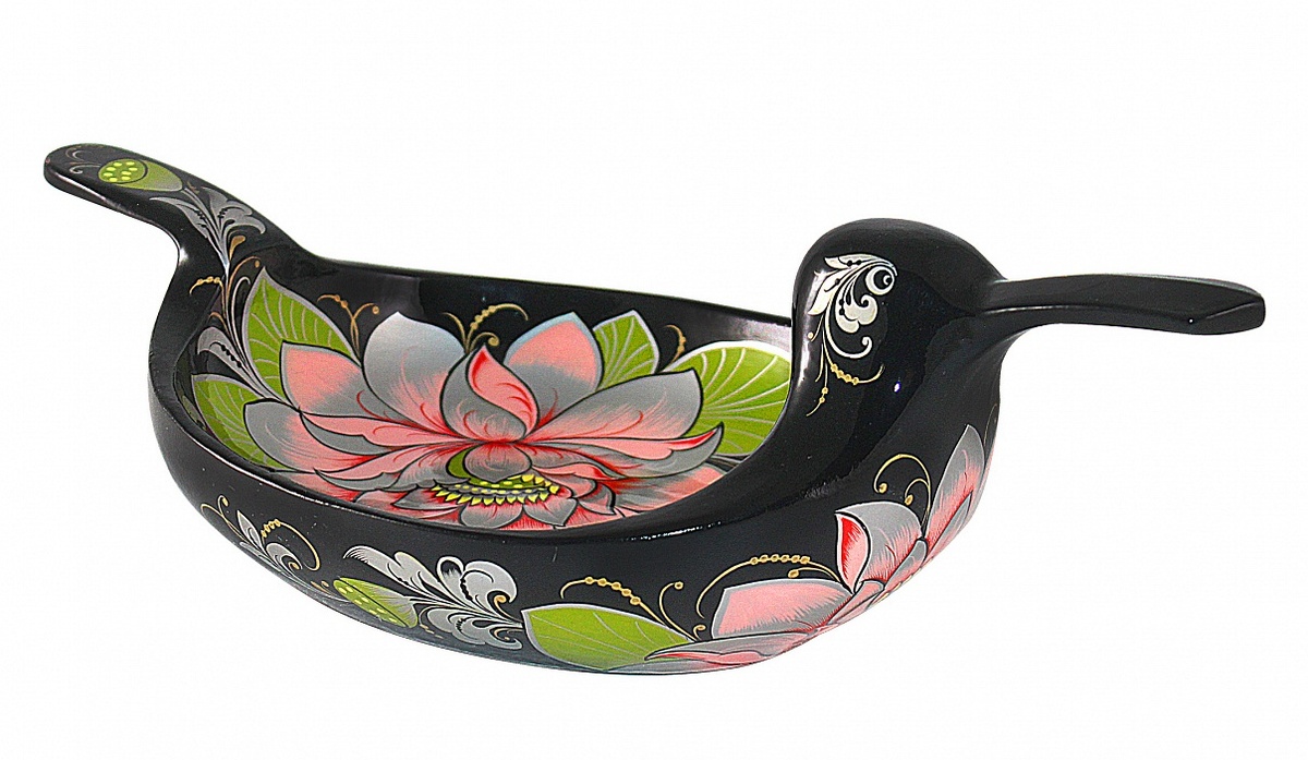 Современная работы художников фабрики АО "Хохломская роспись", г. Семенов. Ковш - утка. Размер изделия 345х165х105 мм. Роспись «Лотос». Источник: https://goldenhohloma.com/