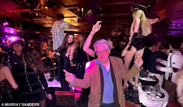 Роберт Хардман из The Mail наблюдает за разгулом в ресторане и клубе La Mangeoire в Куршевеле.