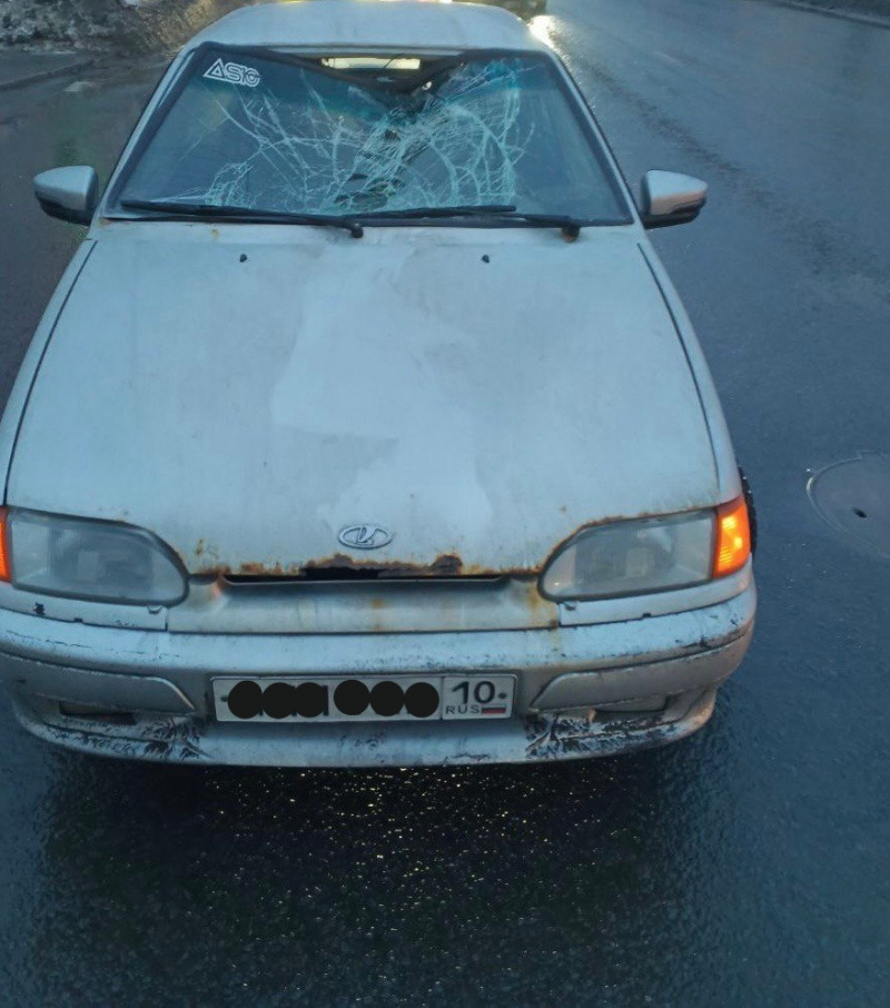    Пенсионера увезли в больницу после жесткого автонаезда в центре Петрозаводска