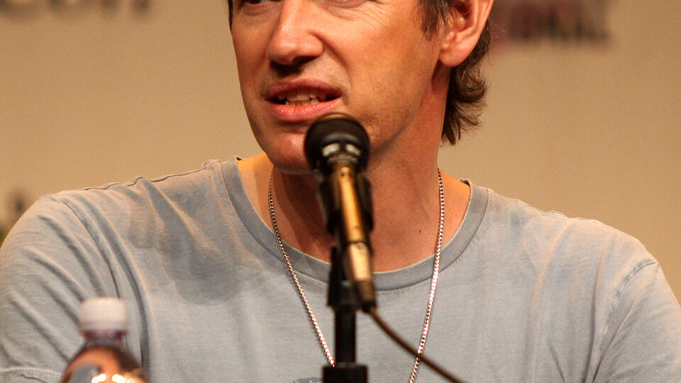 Андерсон: в 2002 году он снял «Обитель зла» и сделал Милу Йовович королевой зомби-кино