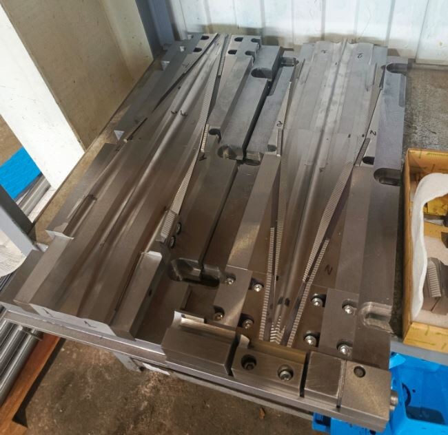 Комплект инструмента плоской поперечно-клиновой прокатки (парной из одной заготовки) поковки под штамповку звена ОК 6056 Б полотна элеватора картофелекопалки КТН-2В, КСТ-1,4