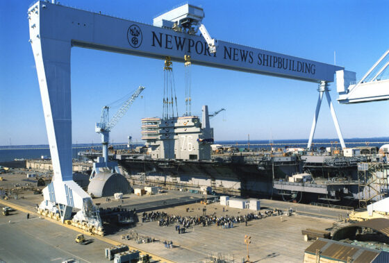     Верфь Newport News Shipbuilding / Википедия. U.S. Navy photo.