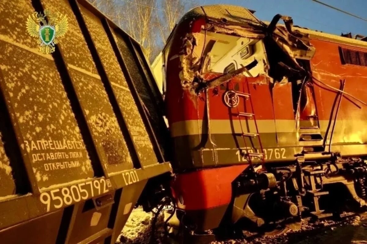    Протаранил электричку.