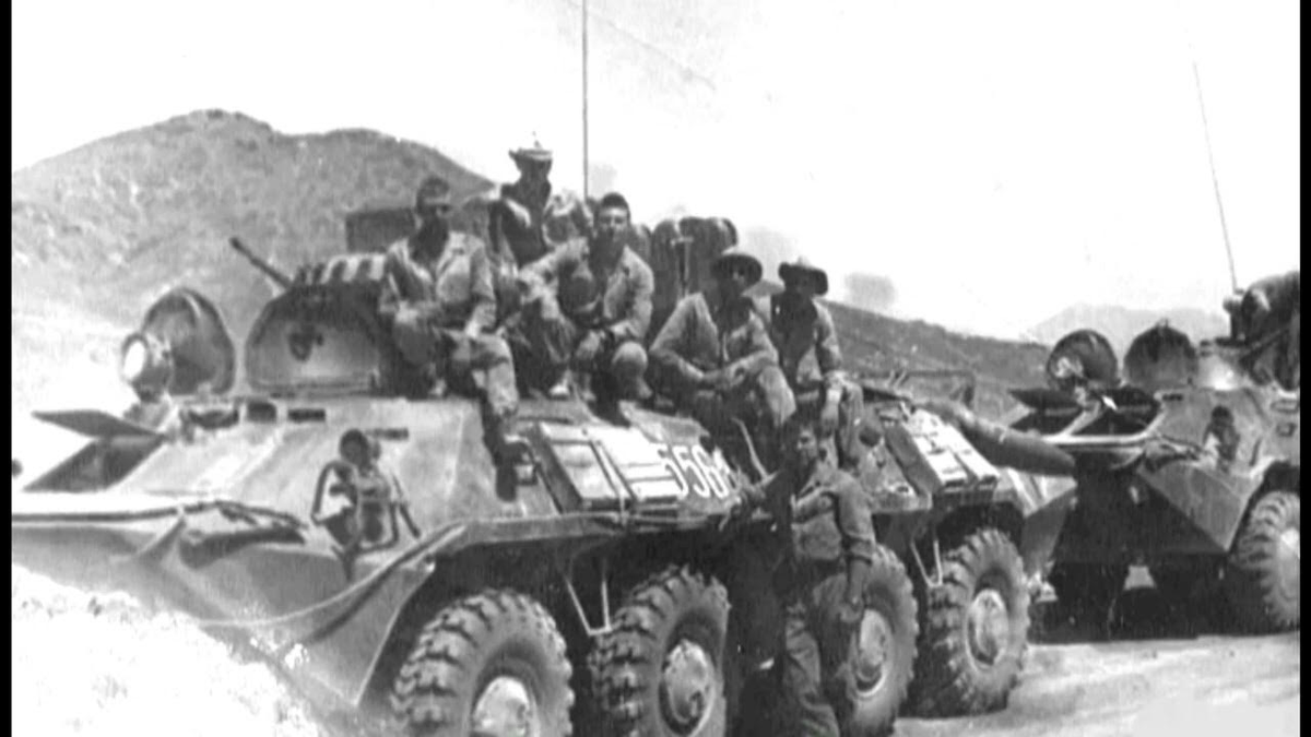 Несмотря на то, что БТР-70 показал себя достаточно неплохо, некоторые серьёзные недостатки его конструкции заставили пойти на создание новой машины. Фотография в свободном доступе.