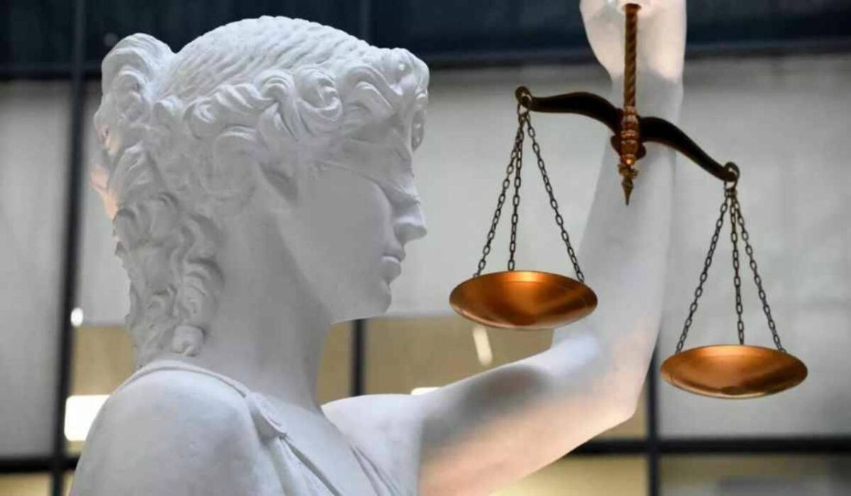     Фемида. Источник: realty.ria.ru Автор фото: Илья Питалев