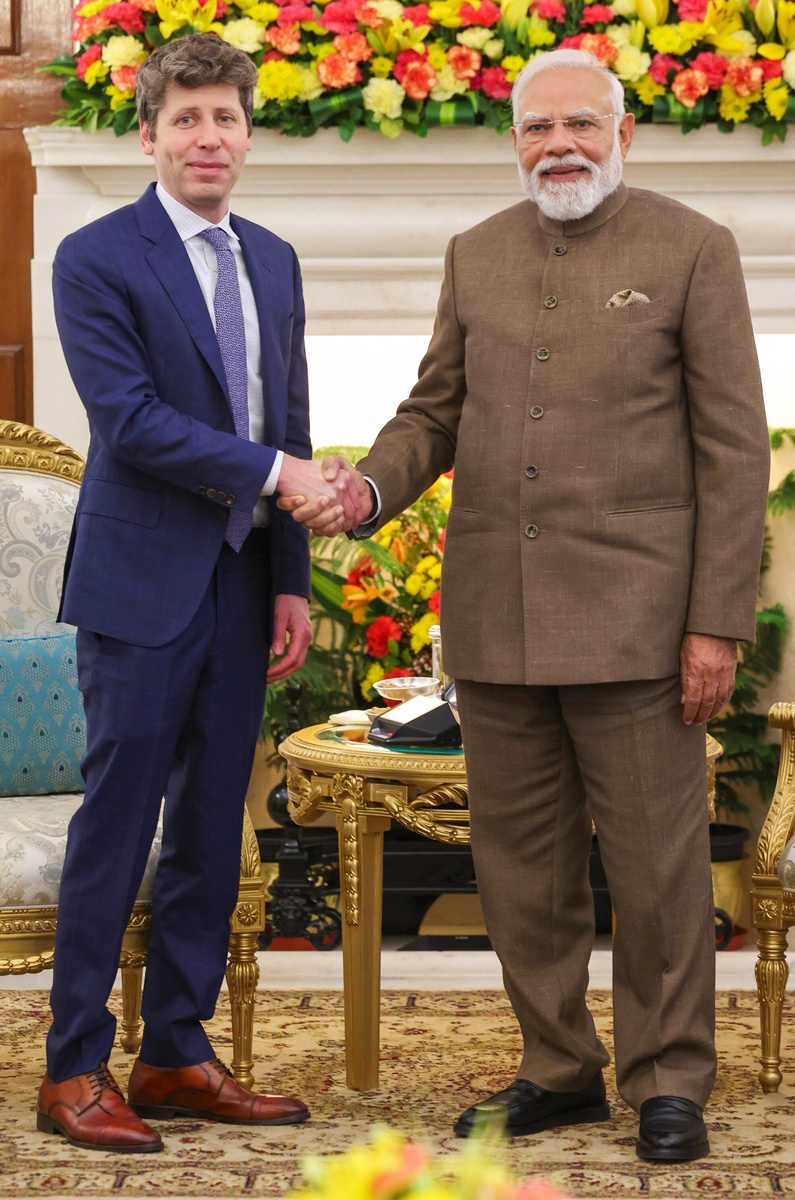 Сэм Альтман и Нарендра Моди, февраль 2026 года. Источник изображения Wikimedia commons.