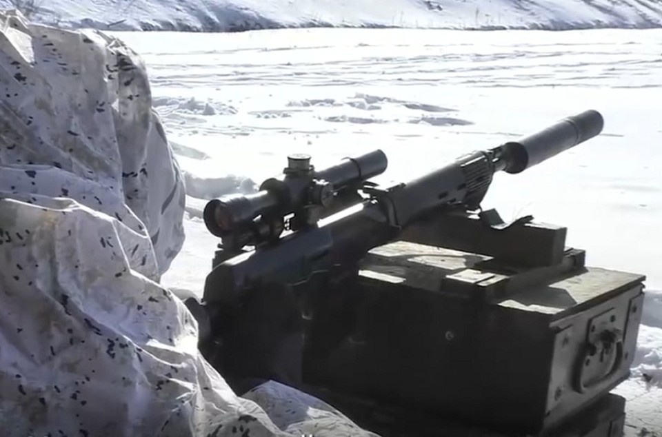    Помимо самой стрельбы, большое внимание уделяется обучению навыкам маскировки и наблюдения. Фото: Минобороны России